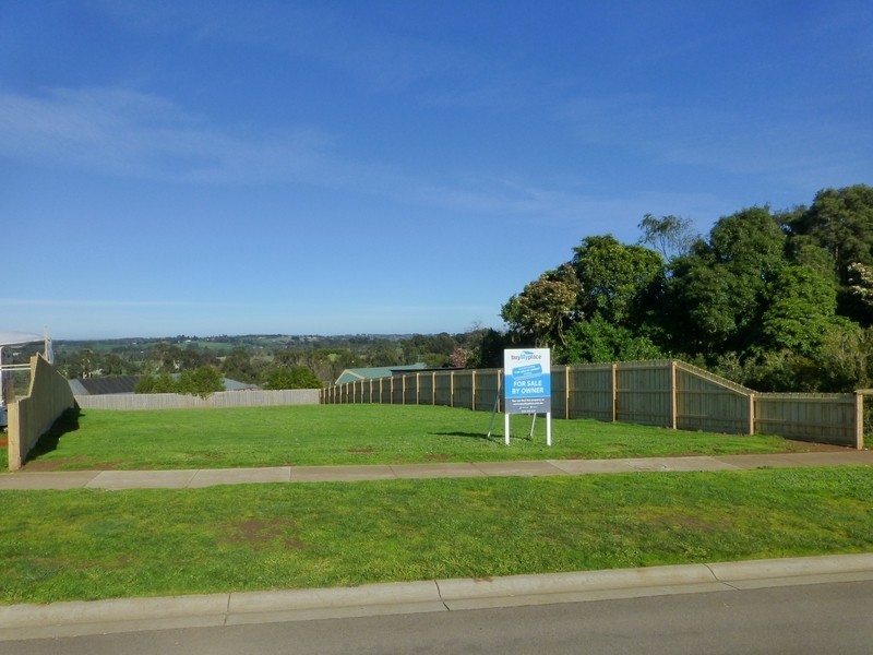 22 Davey Drive, Drouin VIC 3818