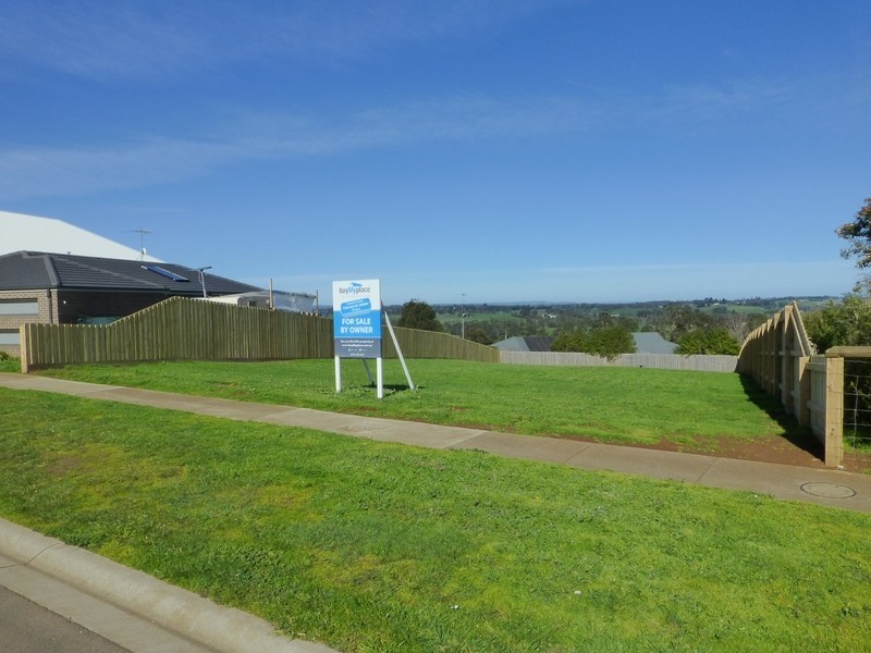22 Davey Drive, Drouin VIC 3818
