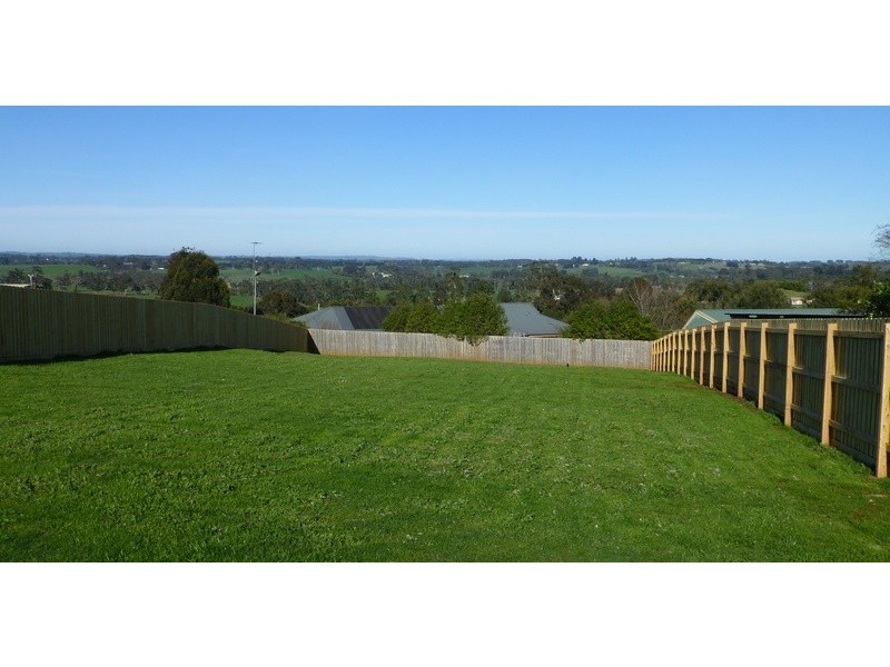 22 Davey Drive, Drouin VIC 3818
