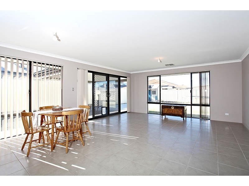 16 Apsley Bend, Tapping WA 6065