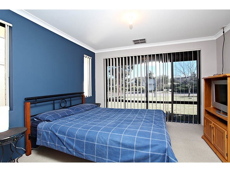 16 Apsley Bend, Tapping WA 6065