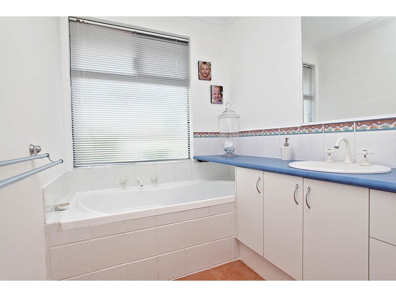 8 Eldwick Loop, Swan View WA 6056