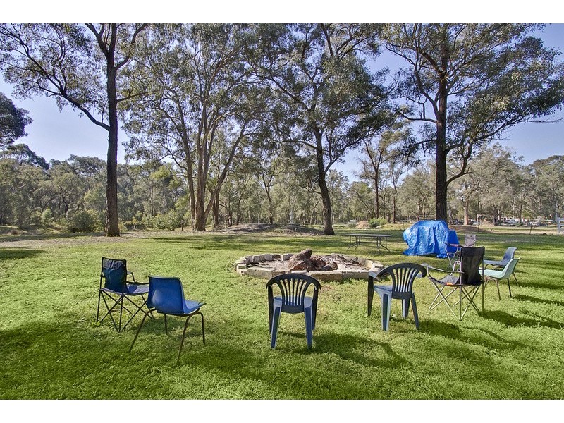 24 Fourth Ave, Llandilo NSW 2747