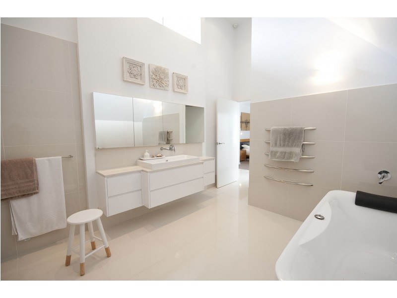 63 Forresters Beach Road, Forresters Beach NSW 2260