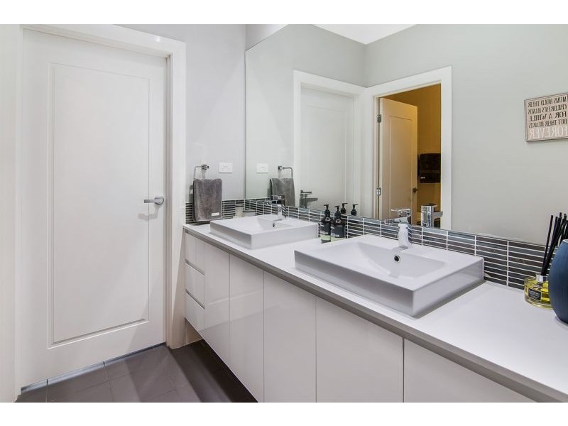 1 Oakford Place, Grose Wold NSW 2753