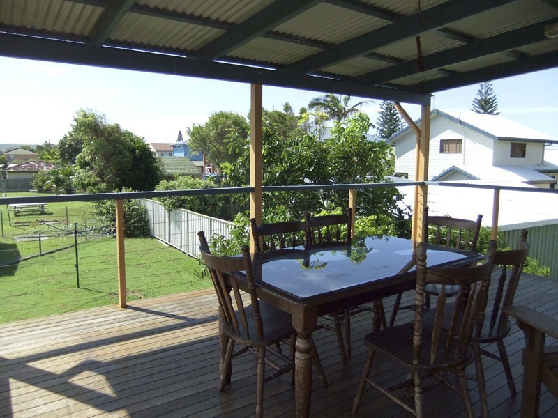 2 Heath Street, Brooms Head NSW 2463