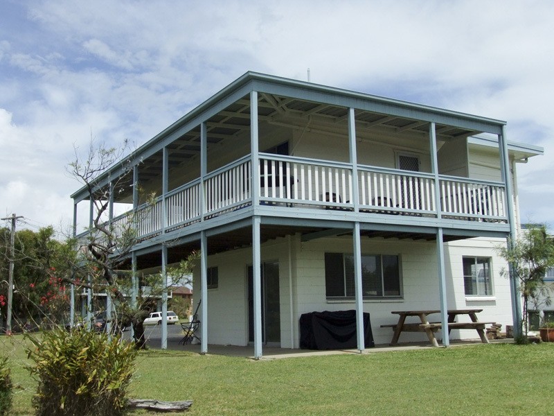2 Honeysuckle Street, Brooms Head NSW 2463