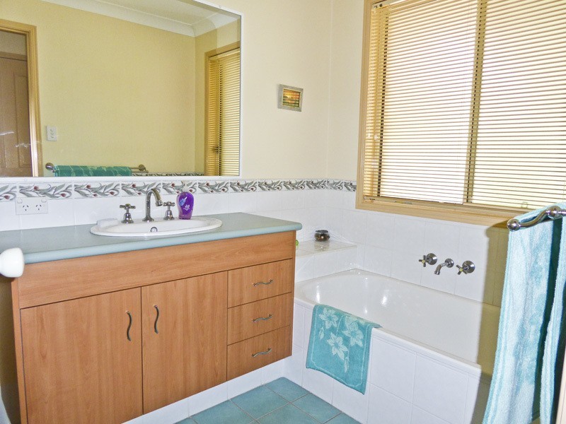 8 Blue Wren Close, Gulmarrad NSW 2463