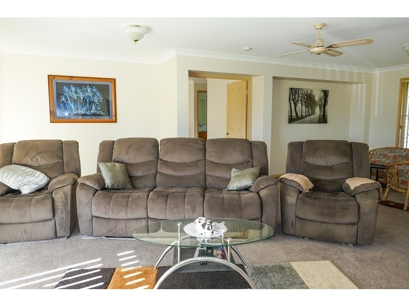 8 Blue Wren Close, Gulmarrad NSW 2463