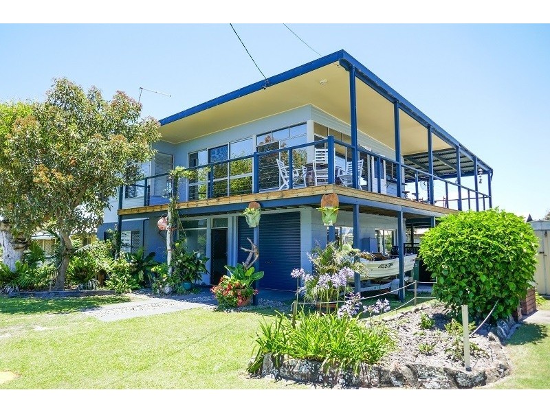 2 Heath Street, Brooms Head NSW 2463