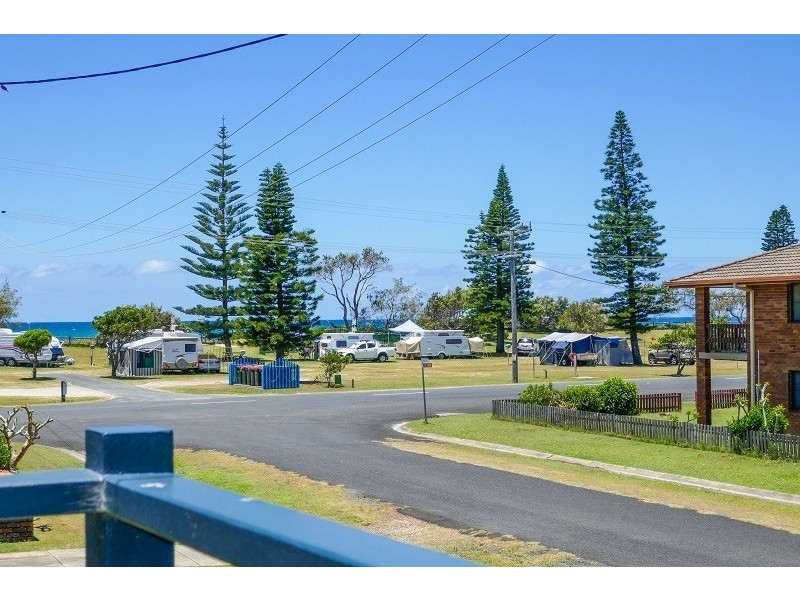 2 Heath Street, Brooms Head NSW 2463