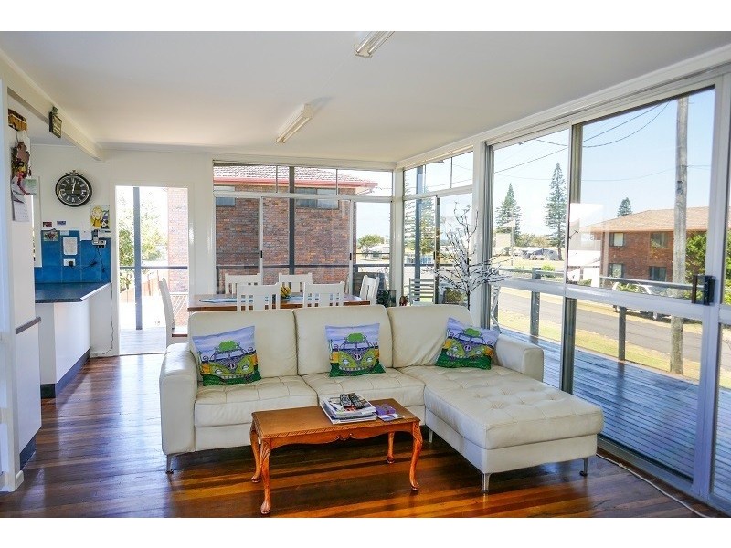 2 Heath Street, Brooms Head NSW 2463