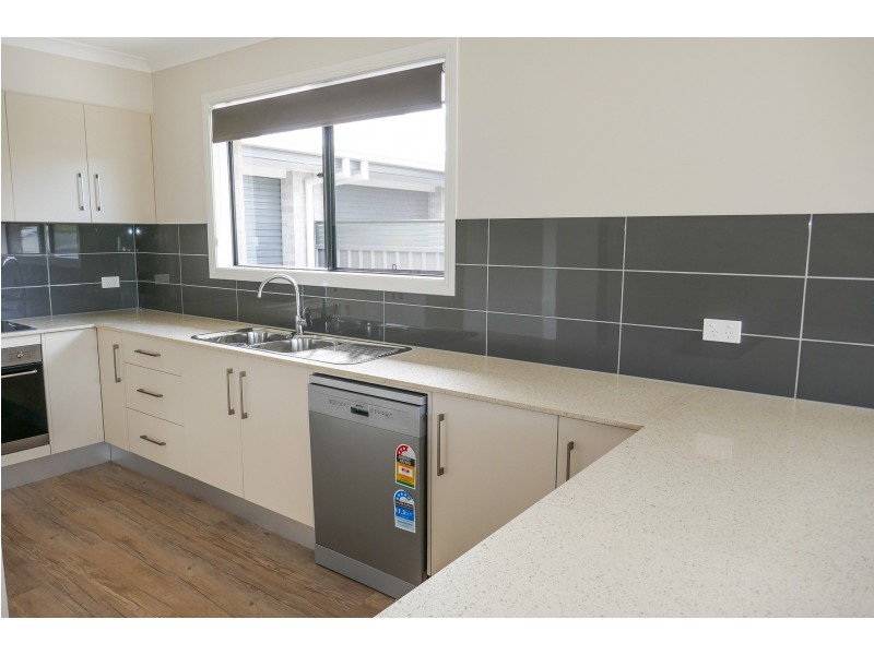 2 / 4 Aberdeen Place, Townsend NSW 2463