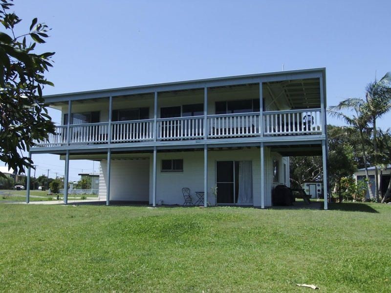 2 Honeysuckle Street, Brooms Head NSW 2463