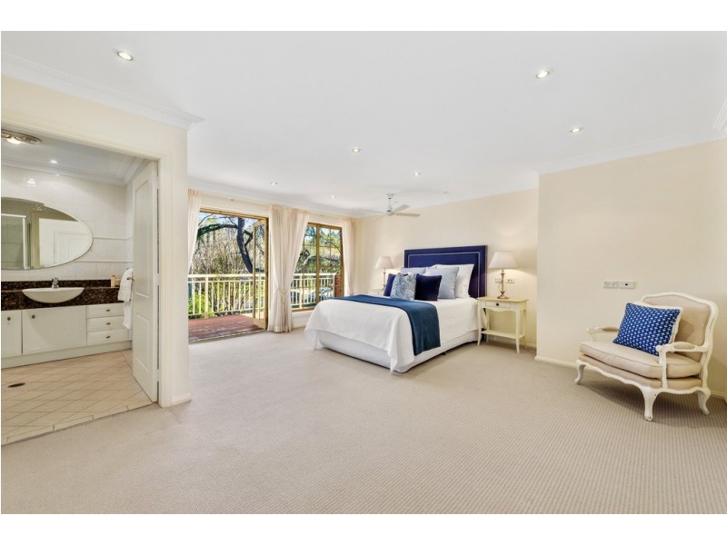 10  Kanoona Ave, St Ives NSW 2075