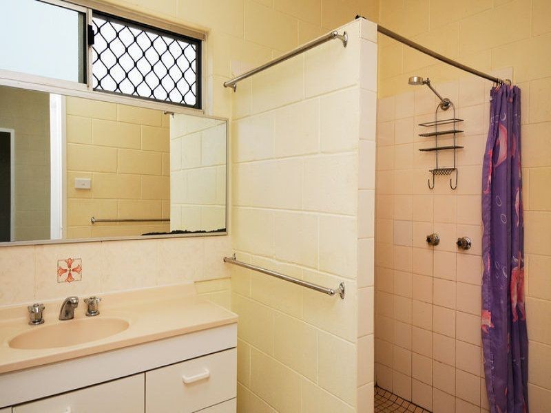 1/106 Wistaria Street, Holloways Beach QLD 4878