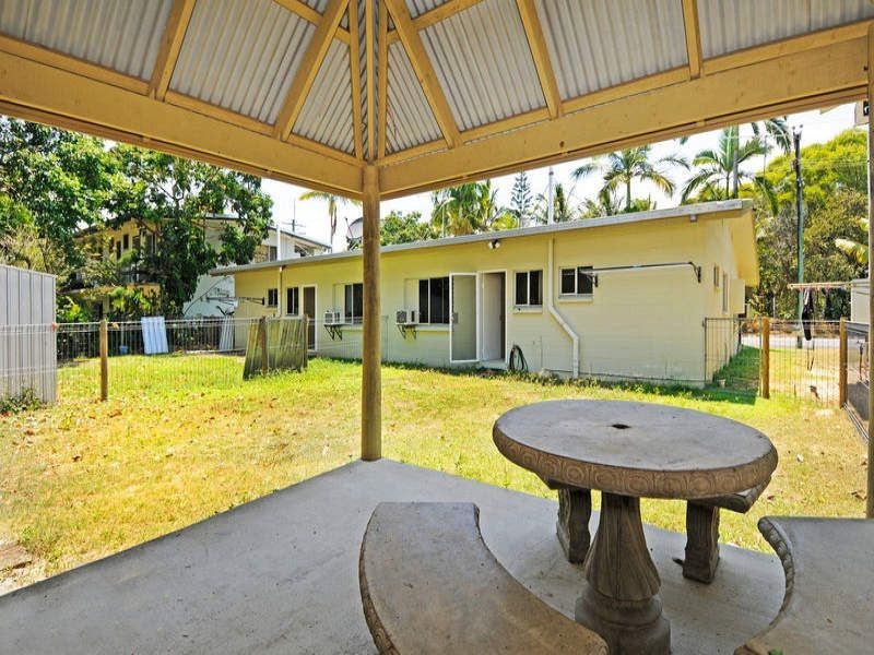 1/106 Wistaria Street, Holloways Beach QLD 4878