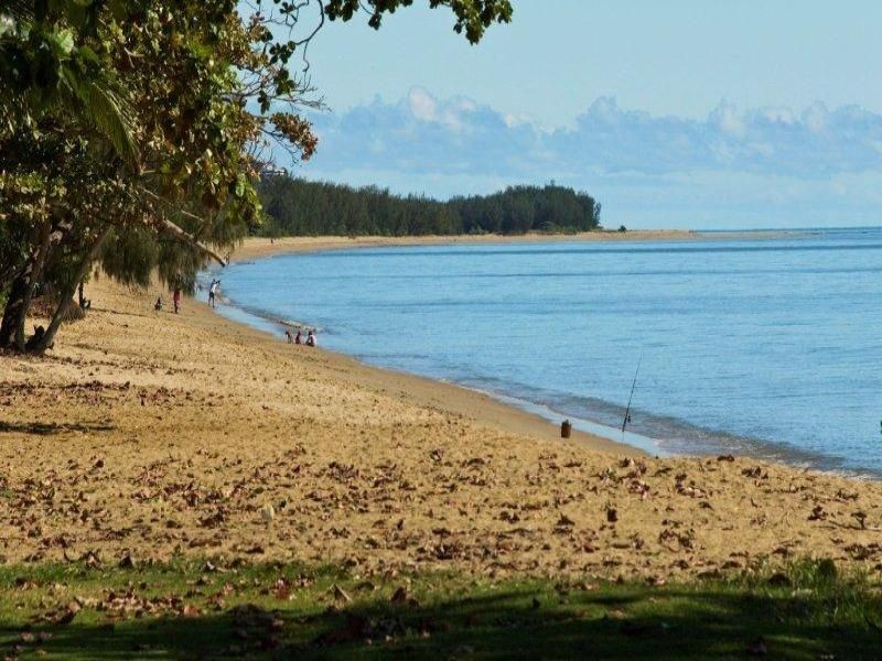 1/106 Wistaria Street, Holloways Beach QLD 4878