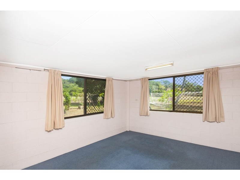 86 Intake Road, Redlynch QLD 4870