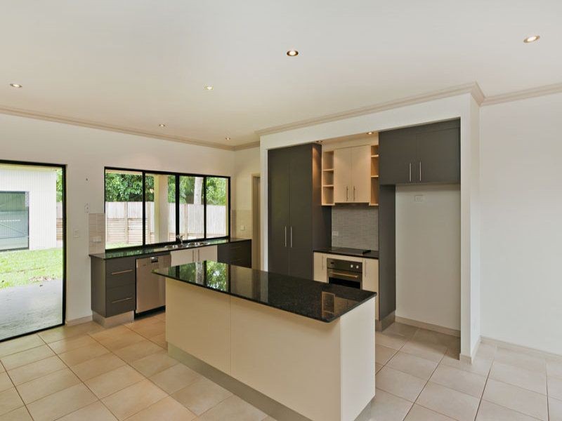 8 Lum Jim Street, Redlynch QLD 4870