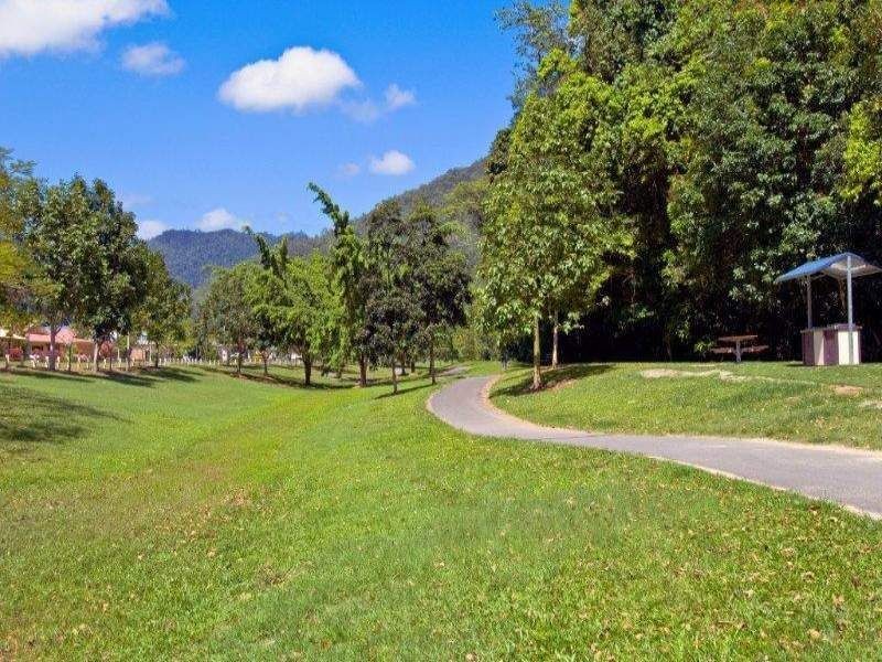 8 Lum Jim Street, Redlynch QLD 4870