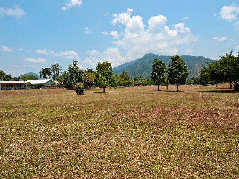 8 Impey Street, Caravonica QLD 4878