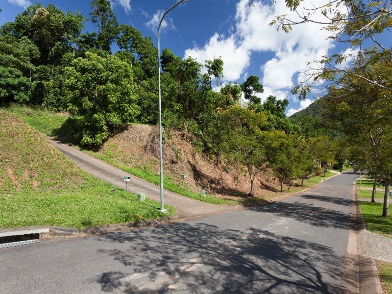 12 Lum Jim Street, Redlynch QLD 4870