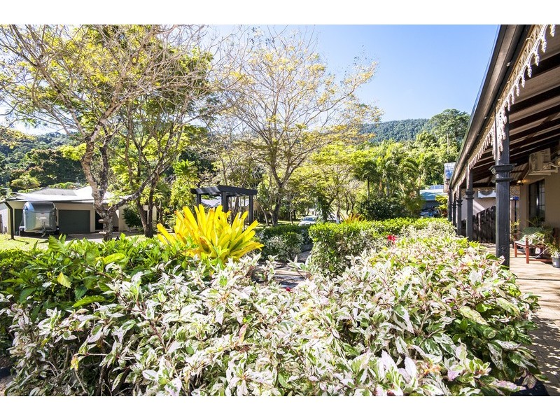 14 Jak Gee Street, Redlynch QLD 4870