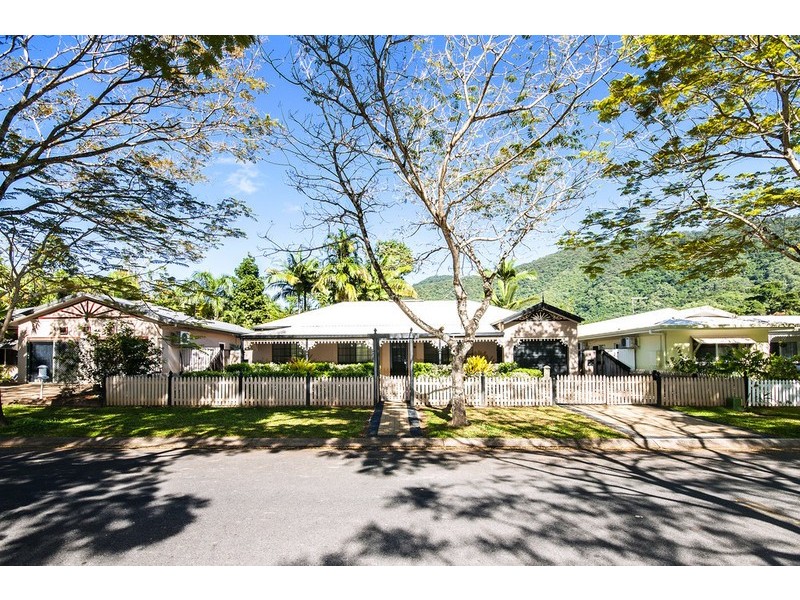 14 Jak Gee Street, Redlynch QLD 4870