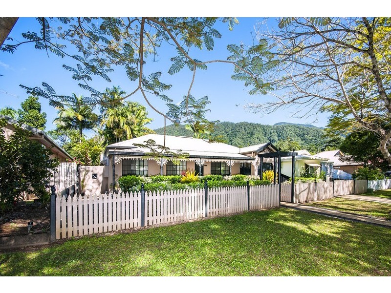 14 Jak Gee Street, Redlynch QLD 4870