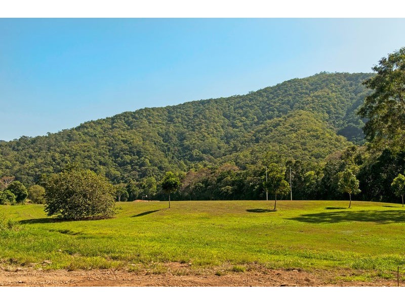 14 Jak Gee Street, Redlynch QLD 4870