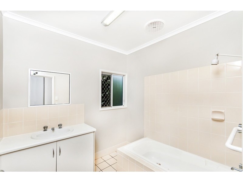 9 Elkhorn Close, Redlynch QLD 4870