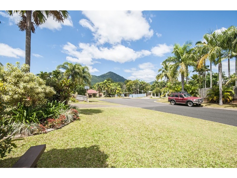 9 Elkhorn Close, Redlynch QLD 4870