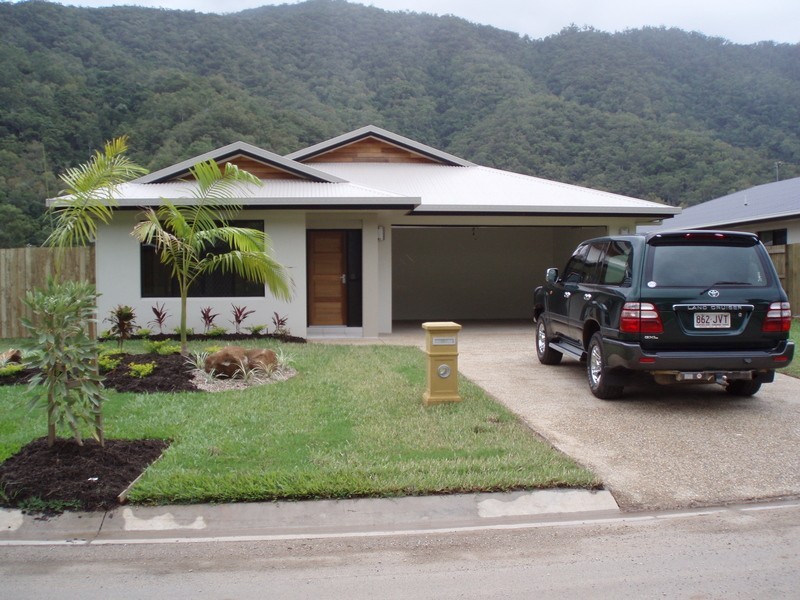 28 John Malcolm Street, Redlynch QLD 4870