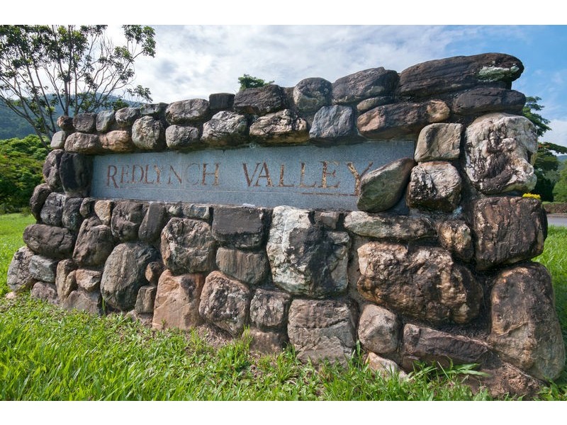 28 John Malcolm Street, Redlynch QLD 4870