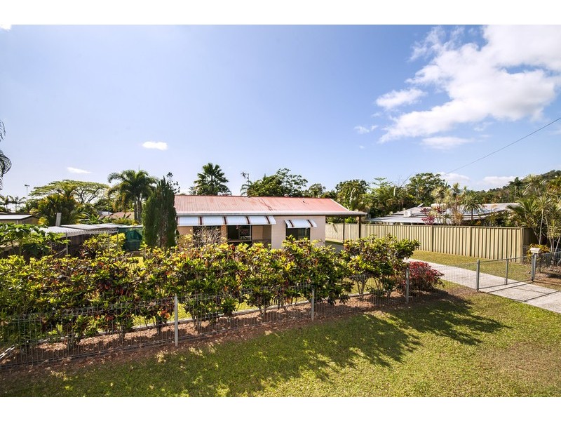 10 Nioka Place, Caravonica QLD 4878