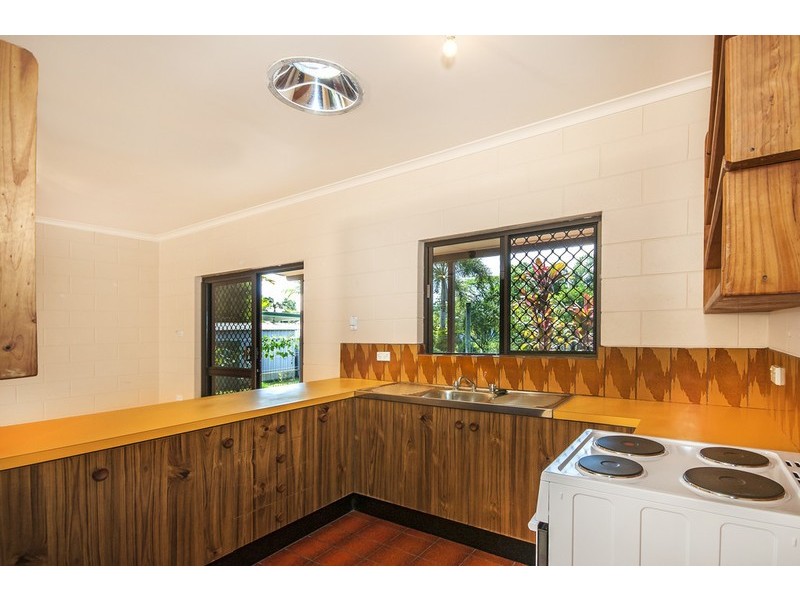 10 Nioka Place, Caravonica QLD 4878