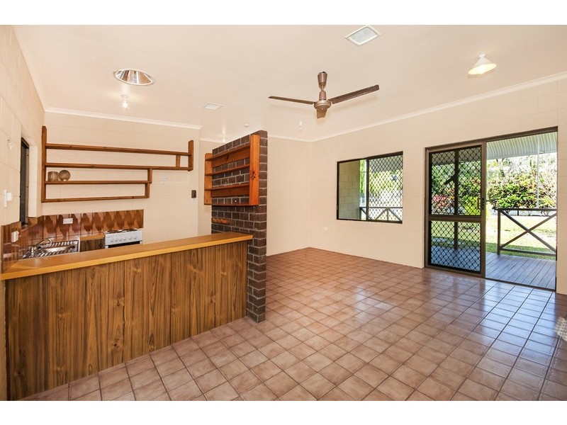 10 Nioka Place, Caravonica QLD 4878