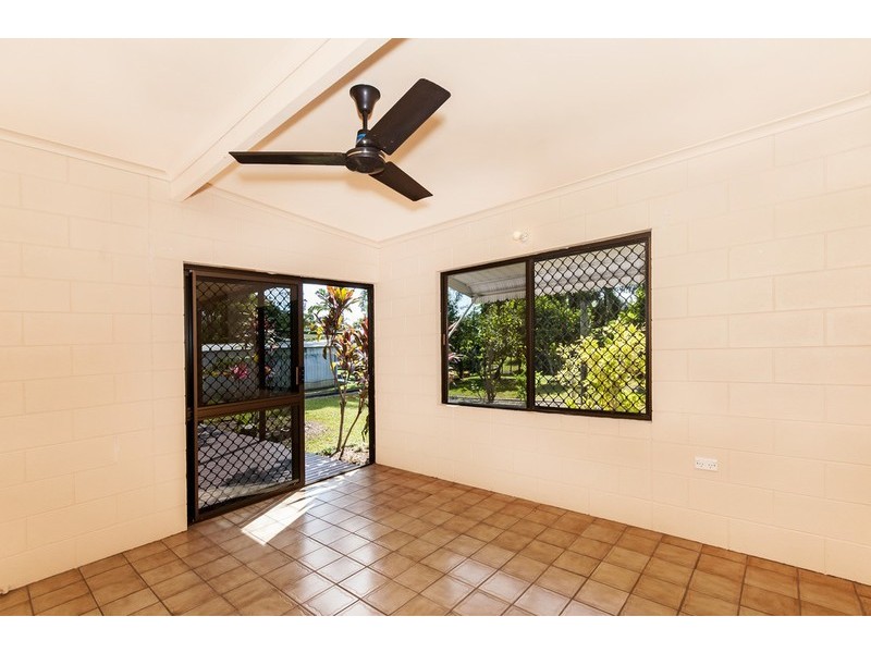 10 Nioka Place, Caravonica QLD 4878