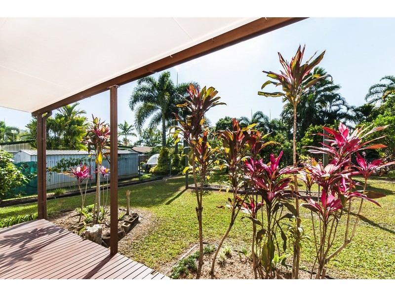 10 Nioka Place, Caravonica QLD 4878