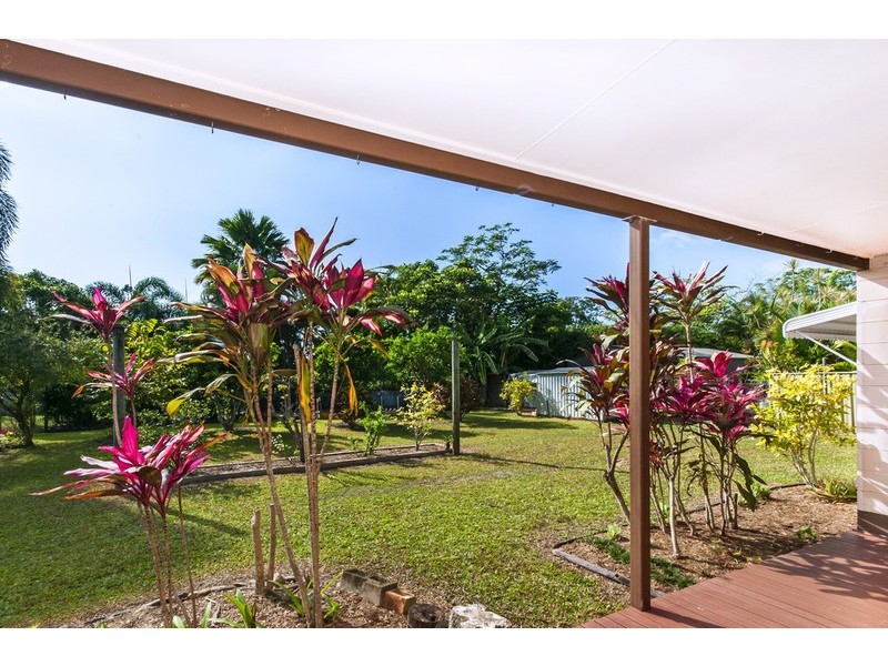 10 Nioka Place, Caravonica QLD 4878