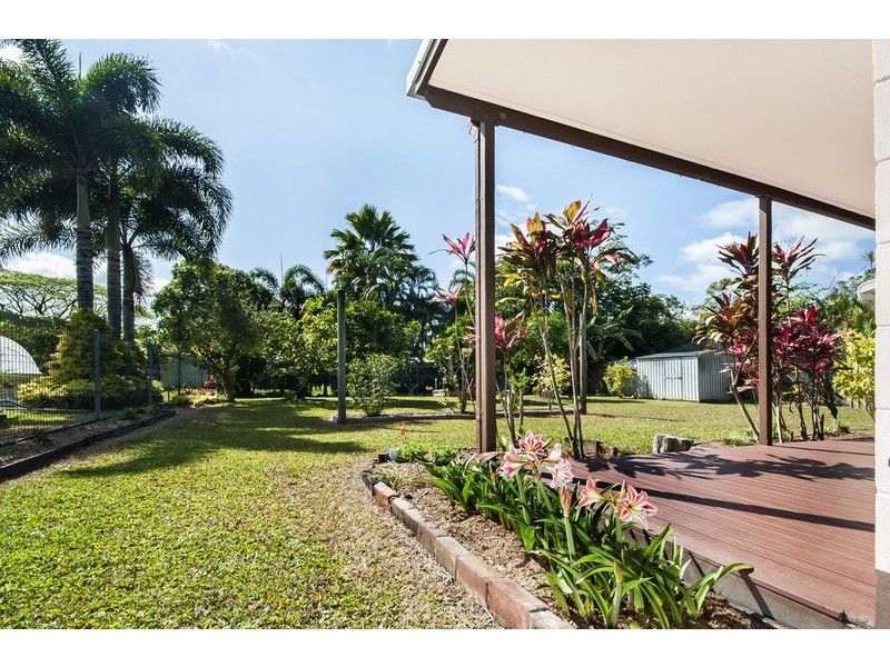 10 Nioka Place, Caravonica QLD 4878