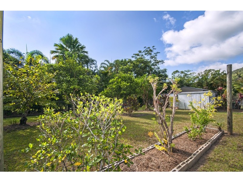 10 Nioka Place, Caravonica QLD 4878