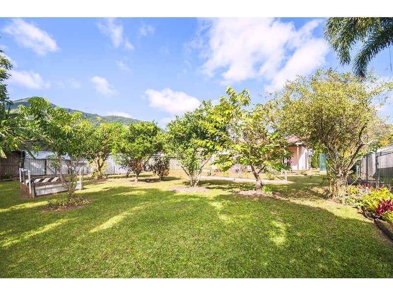 10 Nioka Place, Caravonica QLD 4878