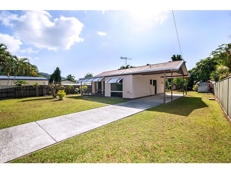 10 Nioka Place, Caravonica QLD 4878