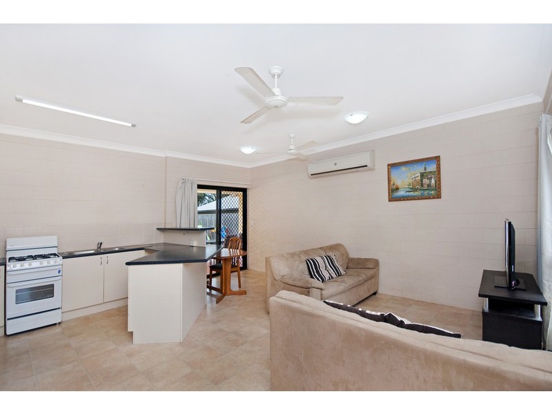 19 Tradewinds Close, Redlynch QLD 4870