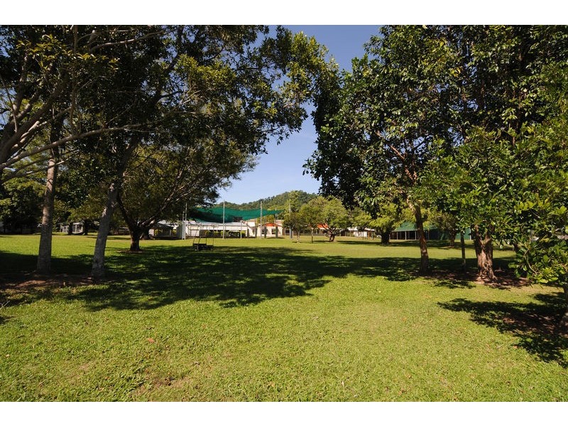19 Tradewinds Close, Redlynch QLD 4870