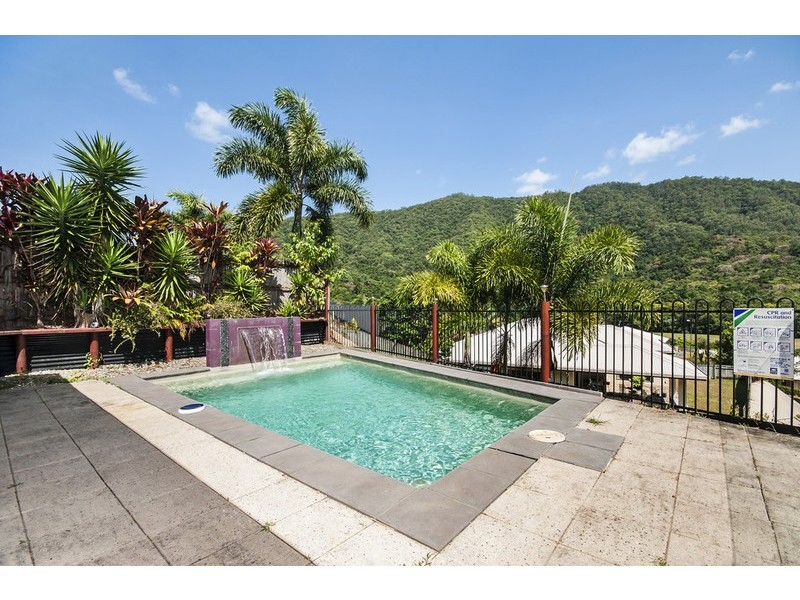 5 Brockhurst Close, Redlynch QLD 4870