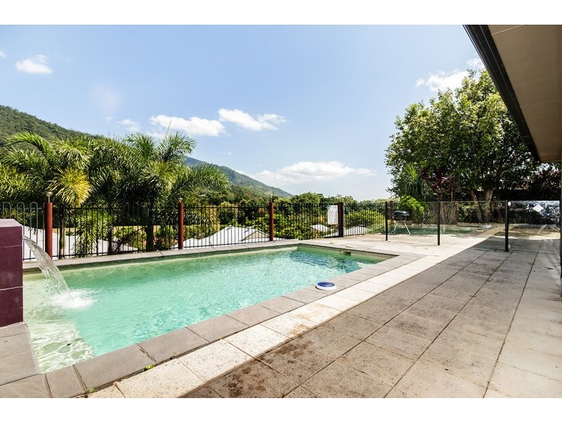 5 Brockhurst Close, Redlynch QLD 4870