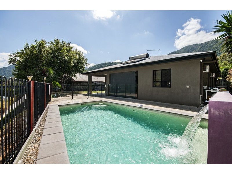 5 Brockhurst Close, Redlynch QLD 4870